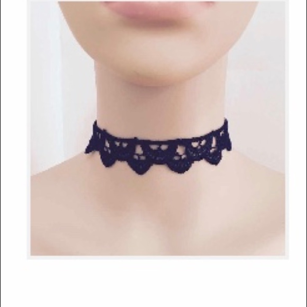Lace choker
